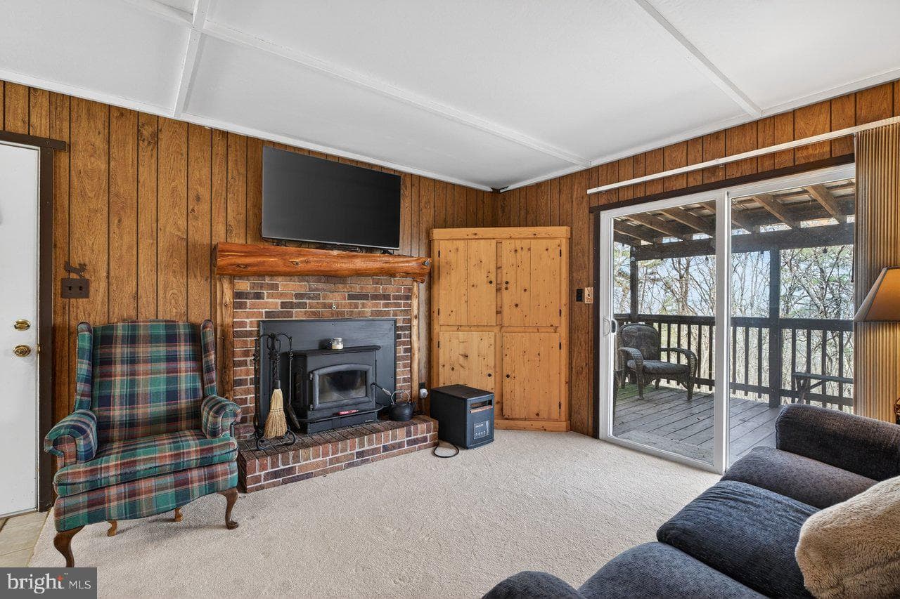 137 Sandstone Lane photo 9