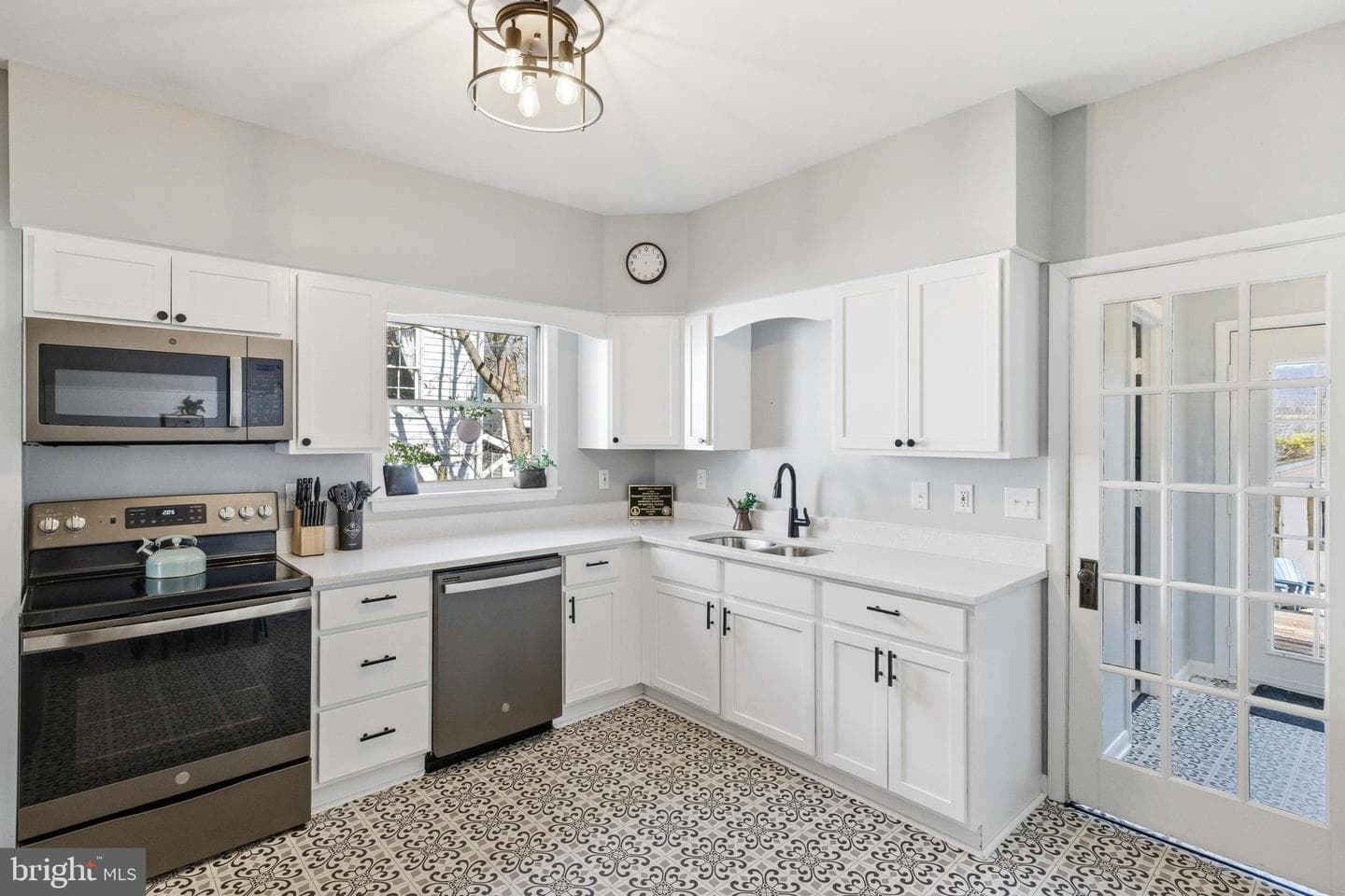 224 N Church Street photo 4