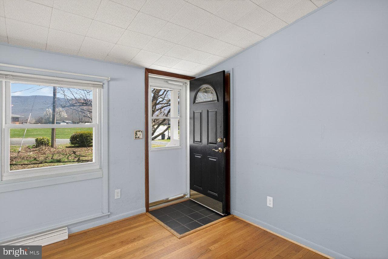 5233 Boxwood Drive photo 2