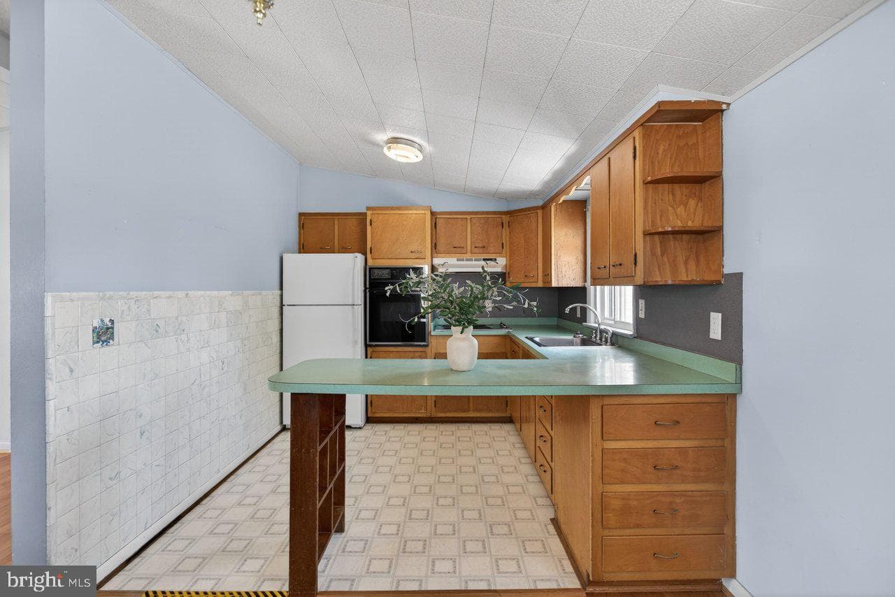 5233 Boxwood Drive photo 9