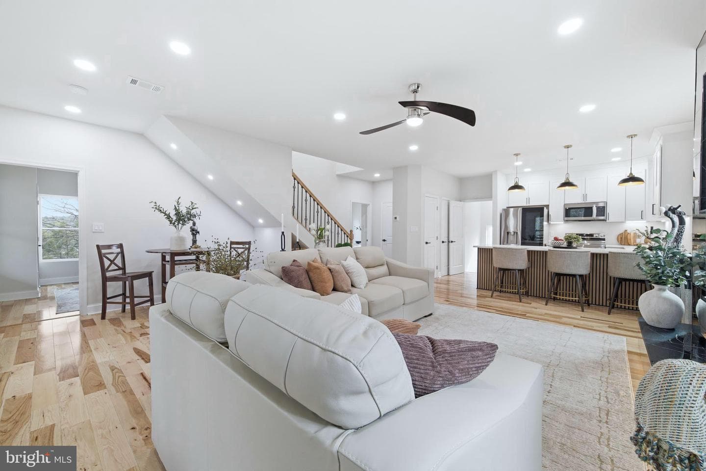 1034 Greenview photo 14