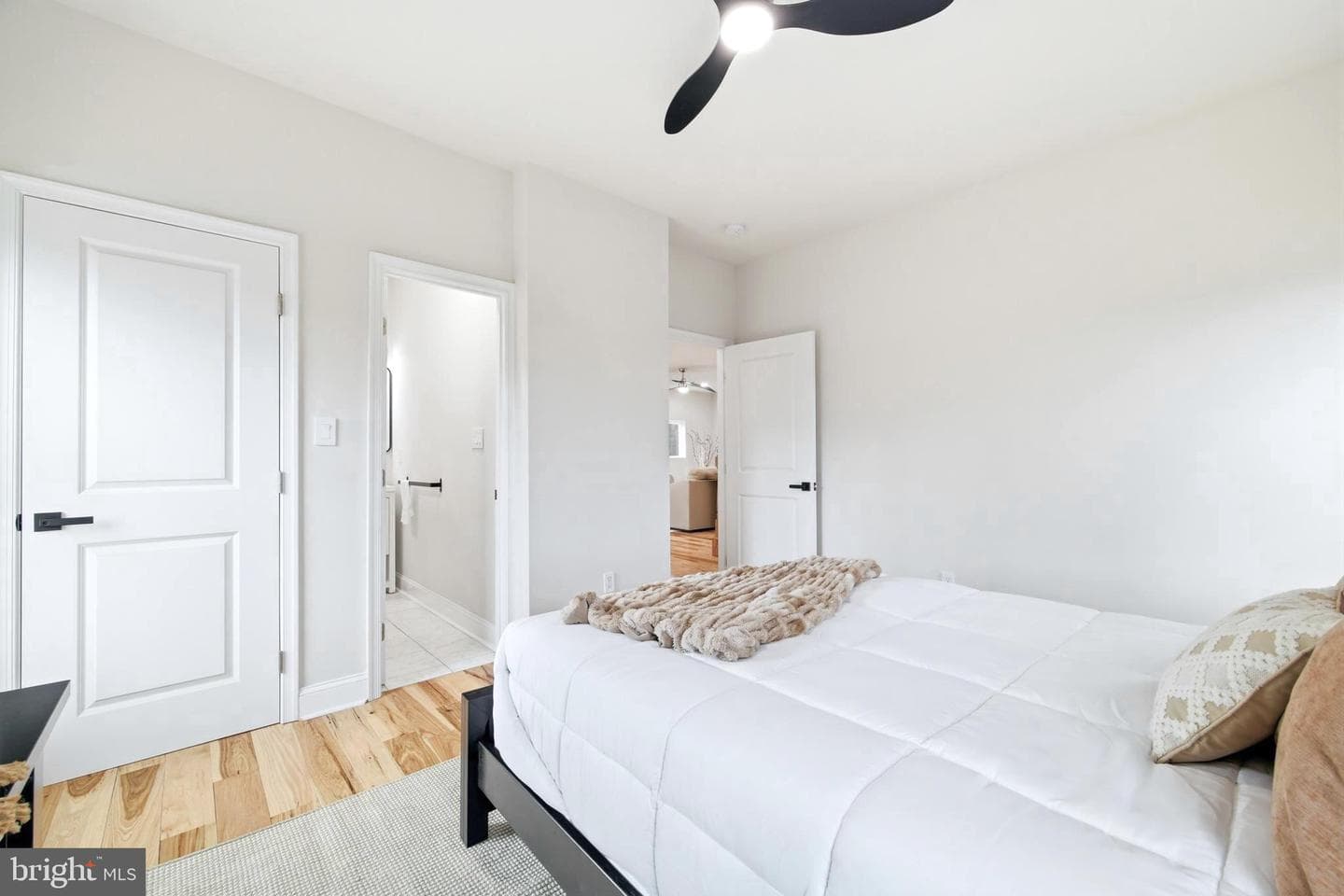 1034 Greenview photo 27