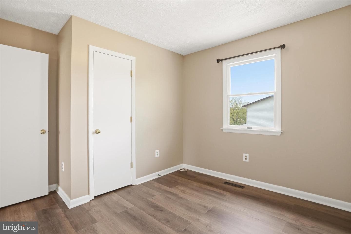 906 Hilltop Drive photo 14