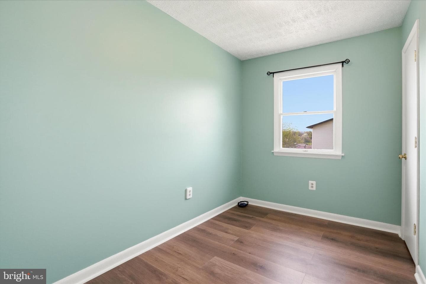 906 Hilltop Drive photo 16