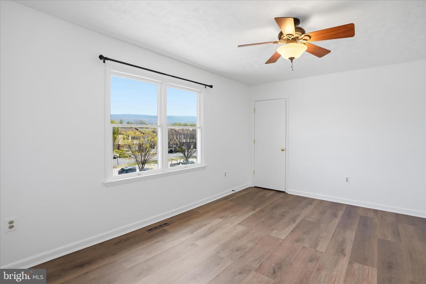 906 Hilltop Drive photo 21