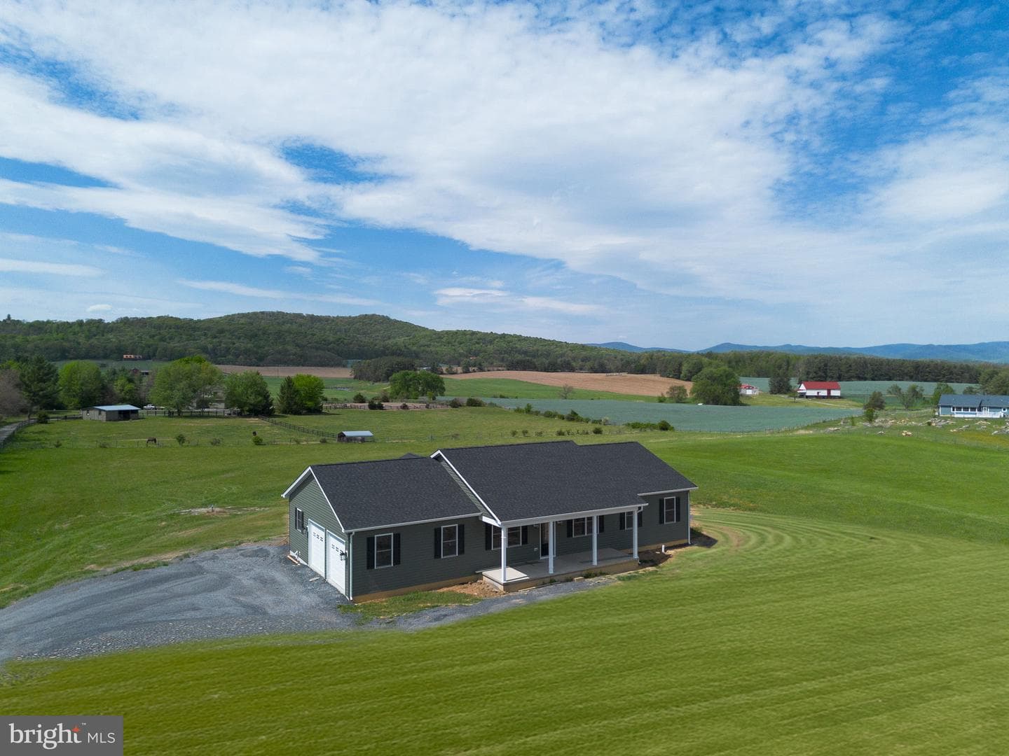 1611 Pleasant View photo 2