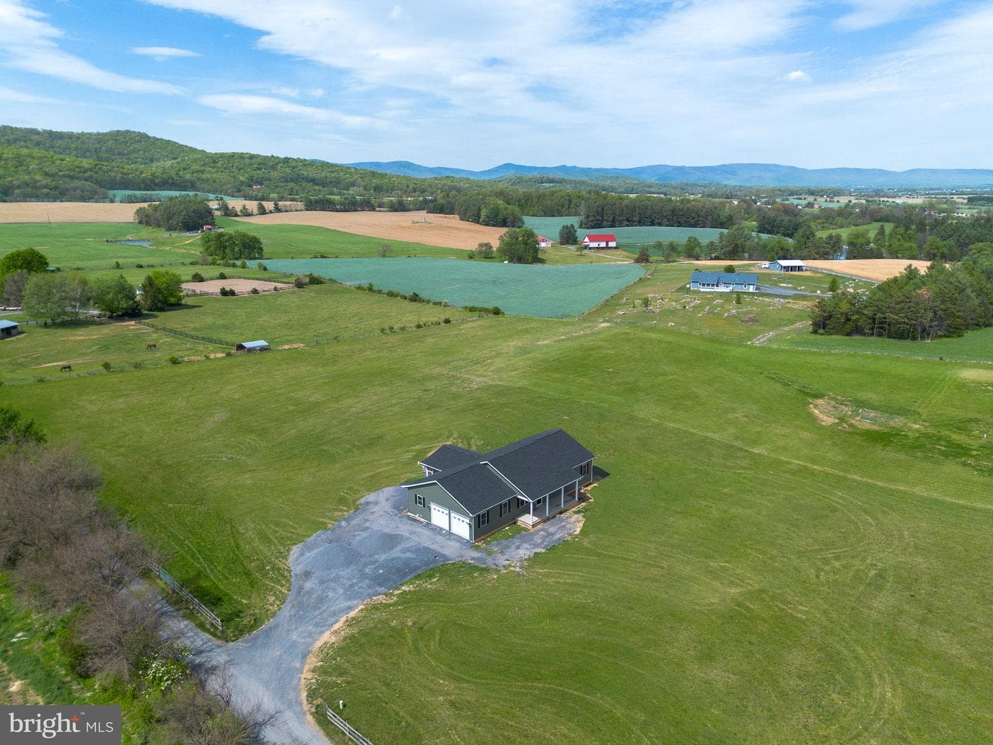 1611 Pleasant View photo 3