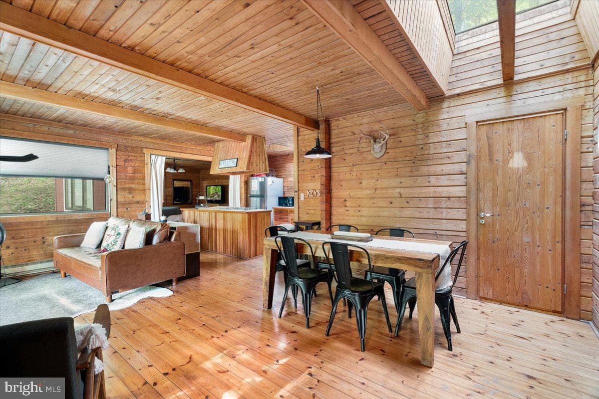 513 Straton, Basye
