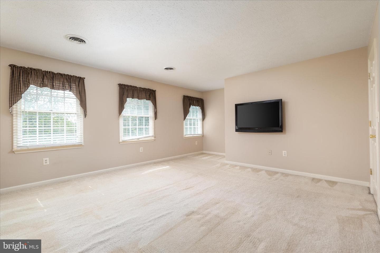 590 Fulton Drive photo 22