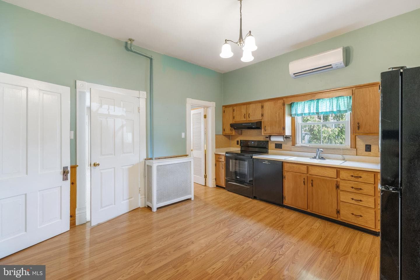 394 W King Street photo 36