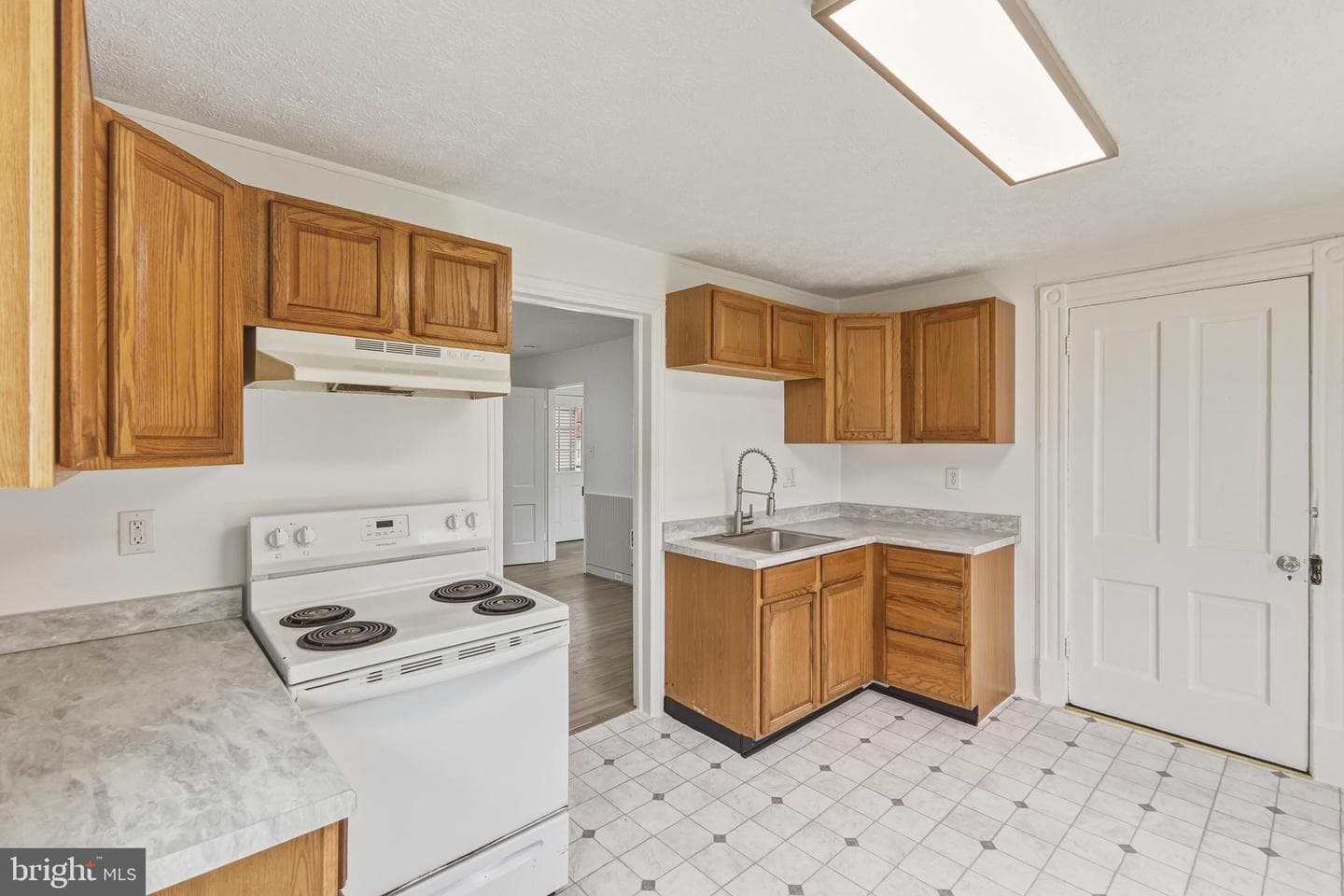 223 W High Street photo 3