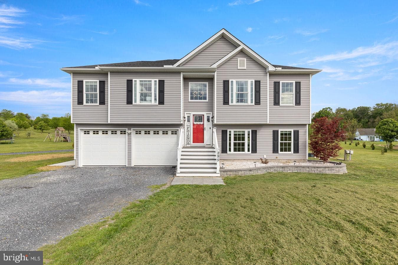 295 Sara Ann Avenue photo 3