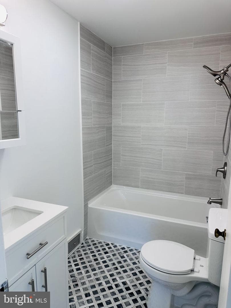 170 N Eberly Street photo 6