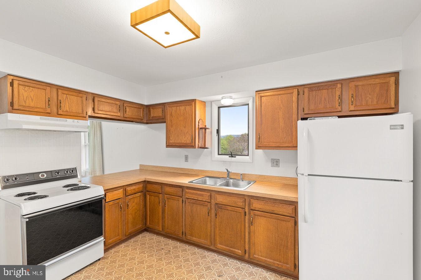 363 Crim Drive photo 4