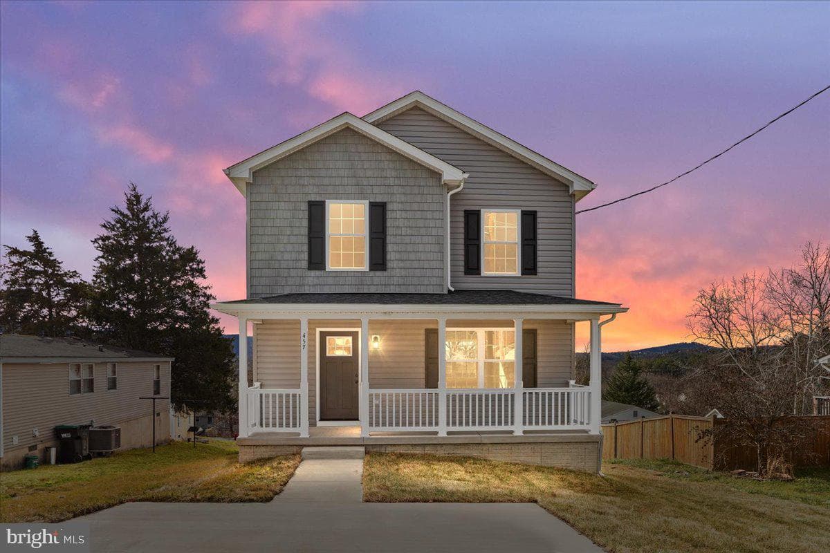 209 East Locust Street, Woodstock