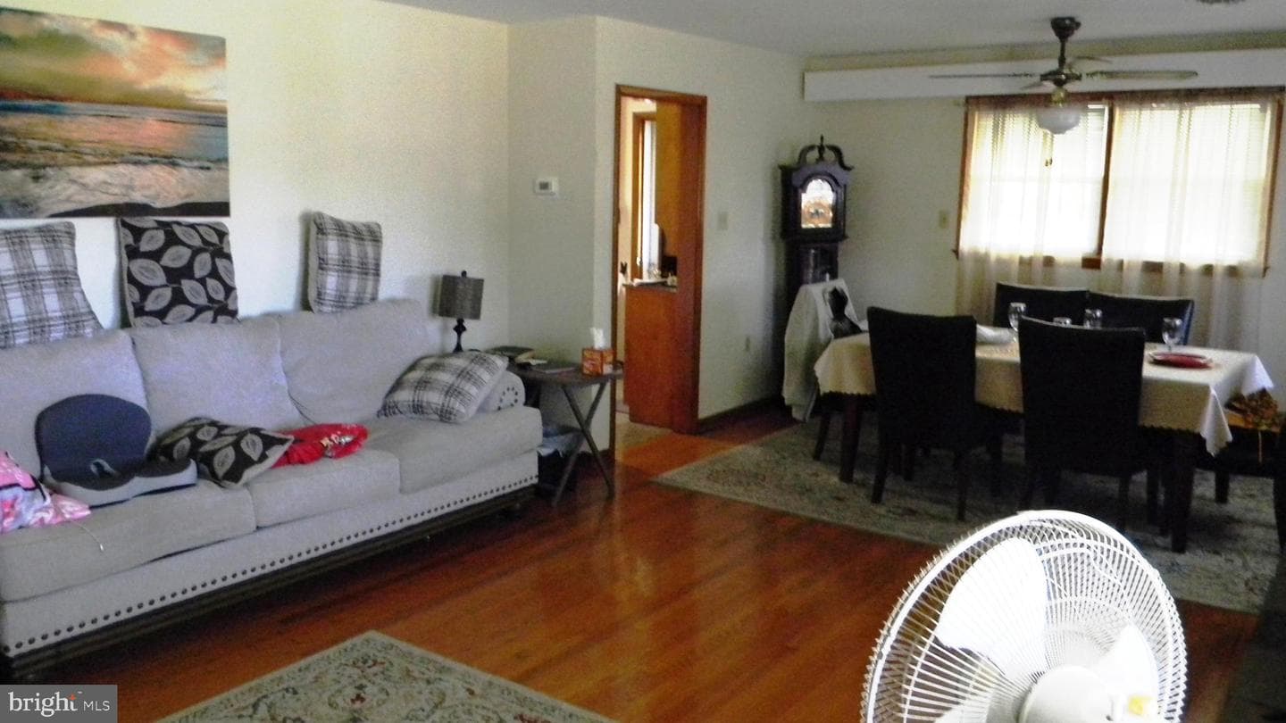 129 Apple Ave photo 17