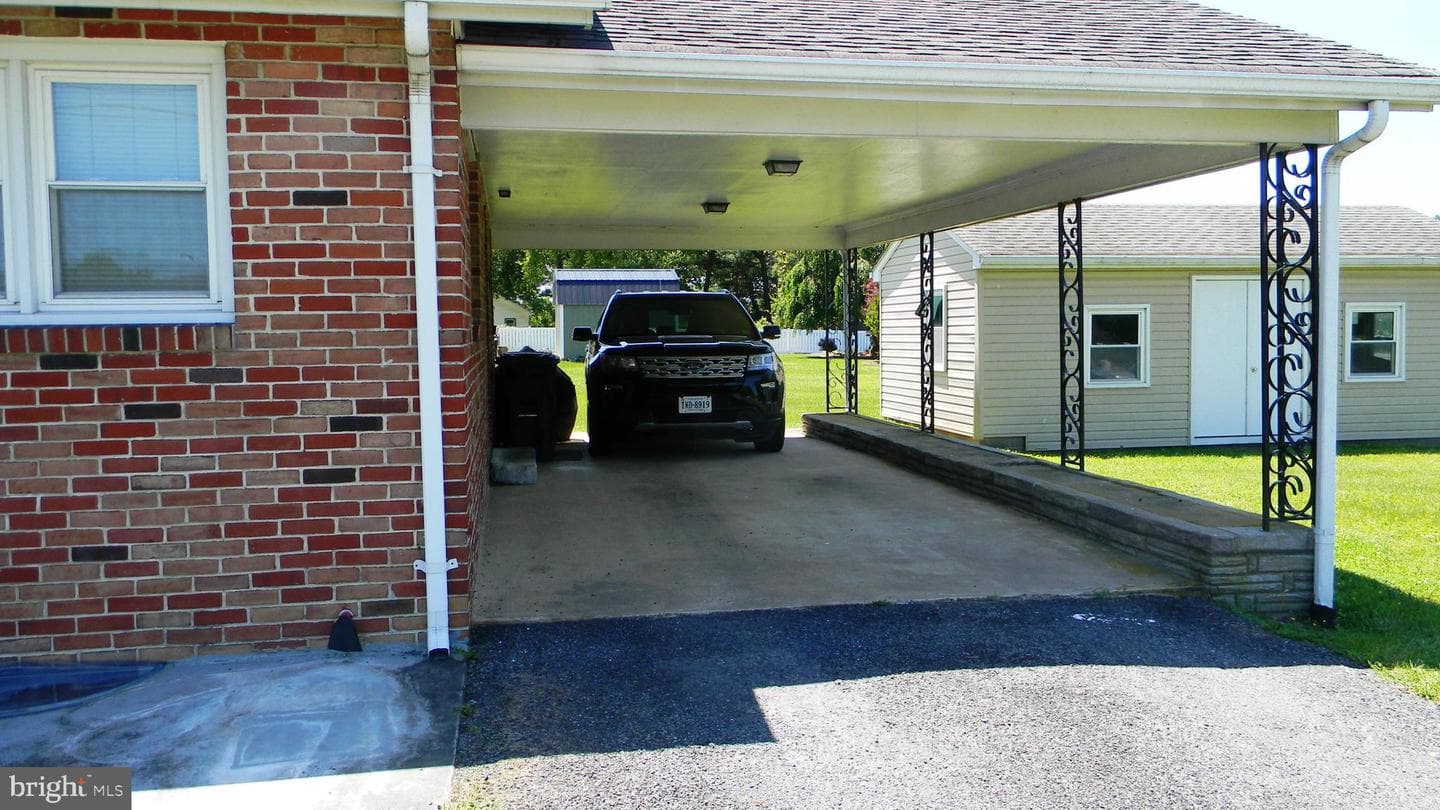 129 Apple Ave photo 4