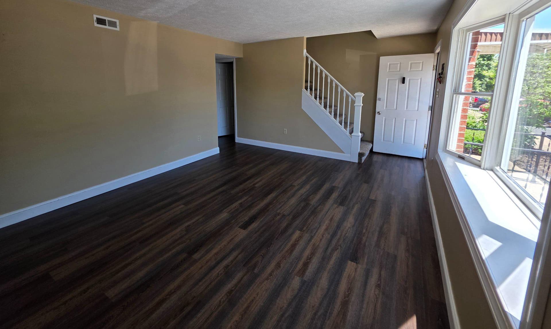916 Hilltop Drive photo 13