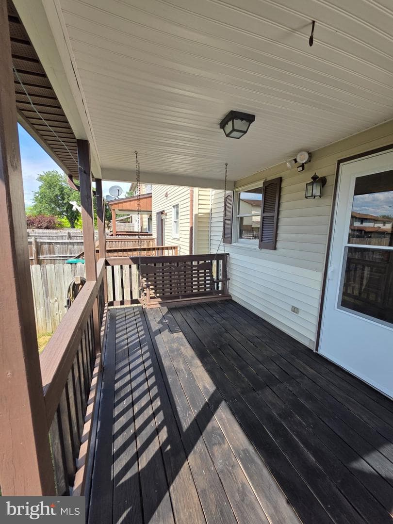 916 Hilltop Drive photo 4