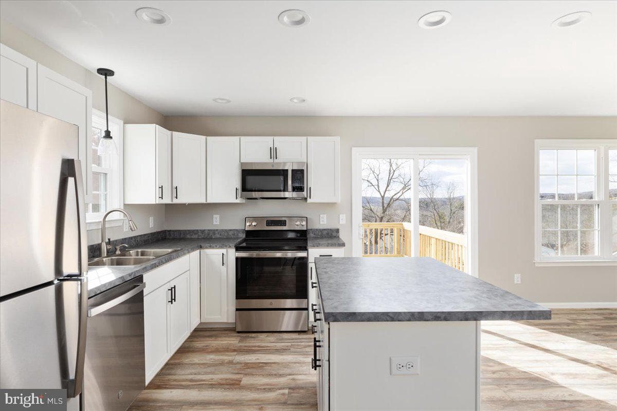 201 East Locust Street photo 8