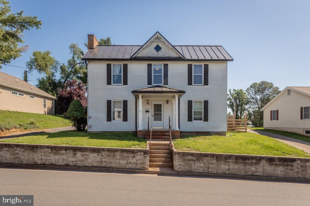 420 W Spring Street, Woodstock