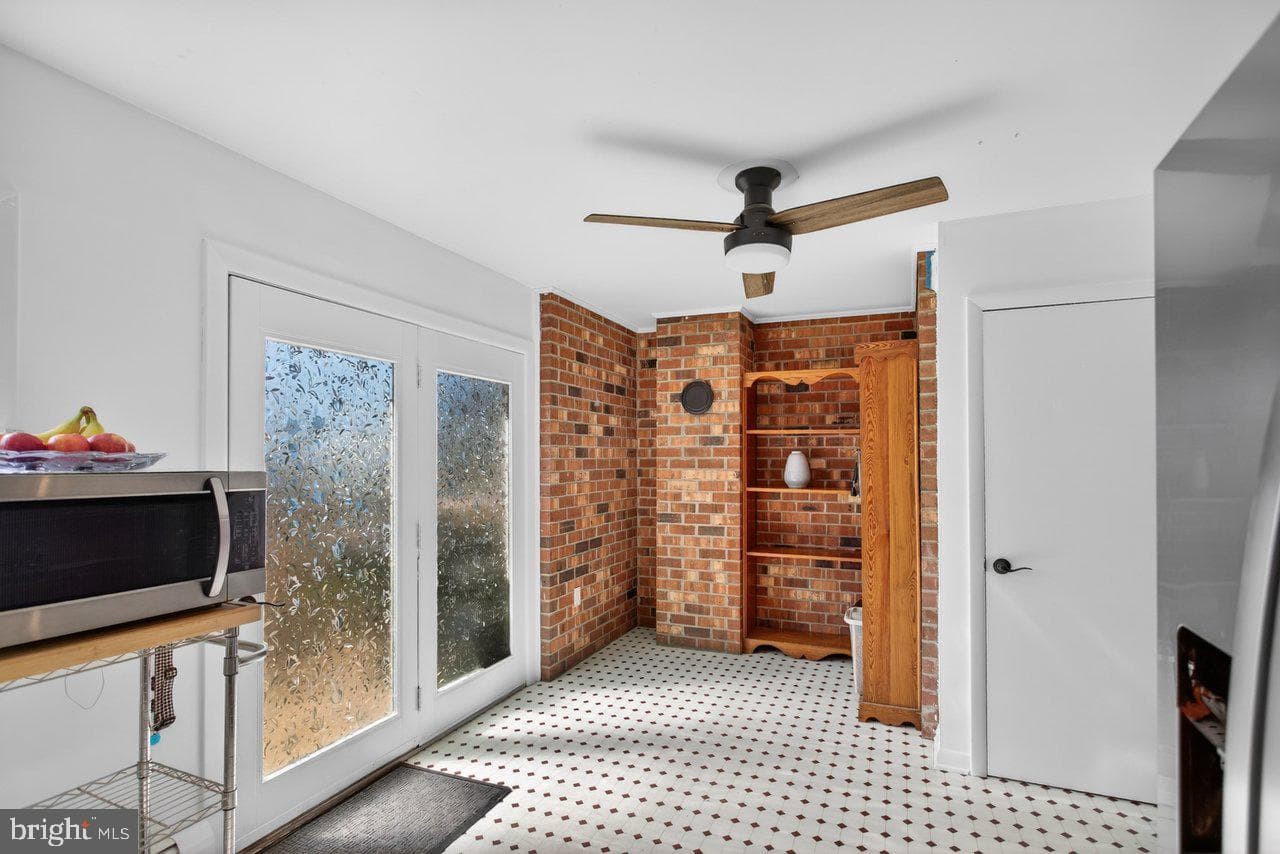420 W Spring Street photo 19