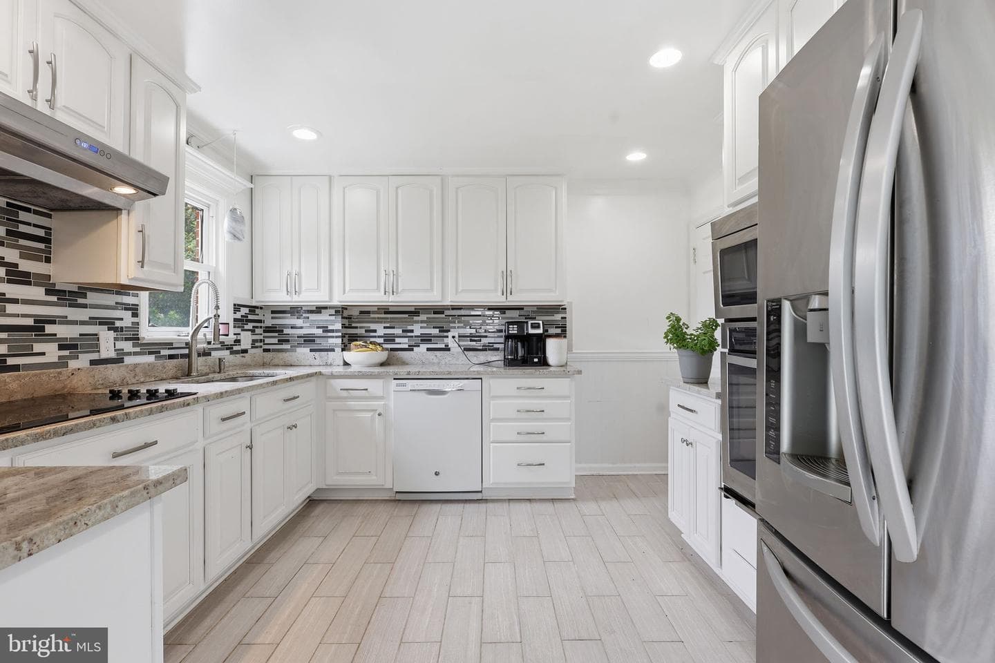 332 N Lee Street photo 13
