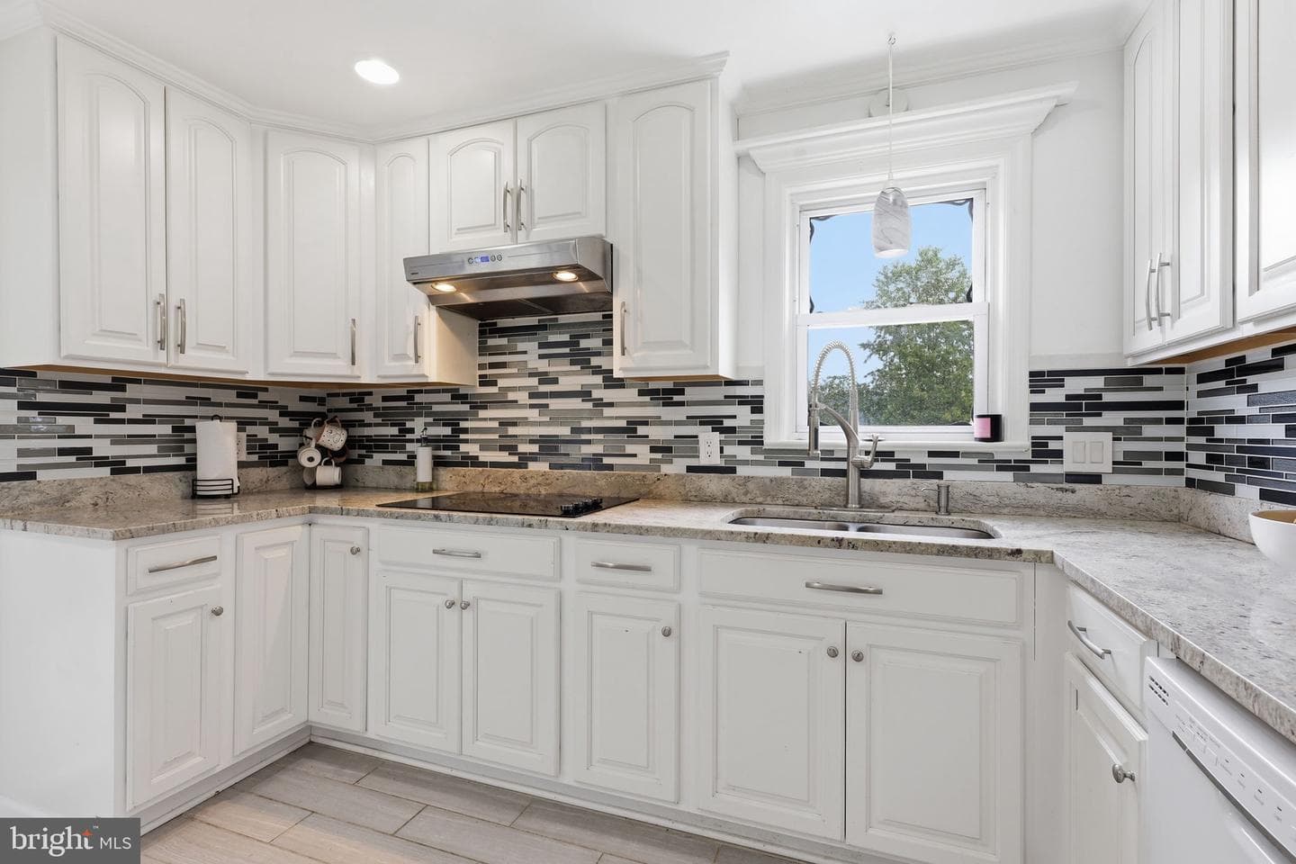 332 N Lee Street photo 14