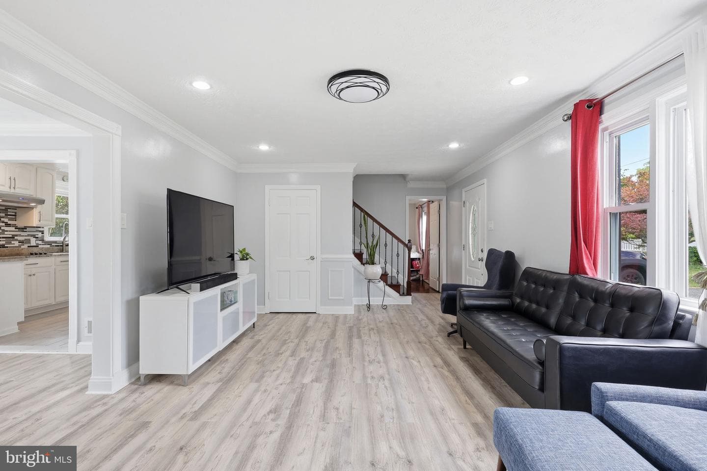 332 N Lee Street photo 8