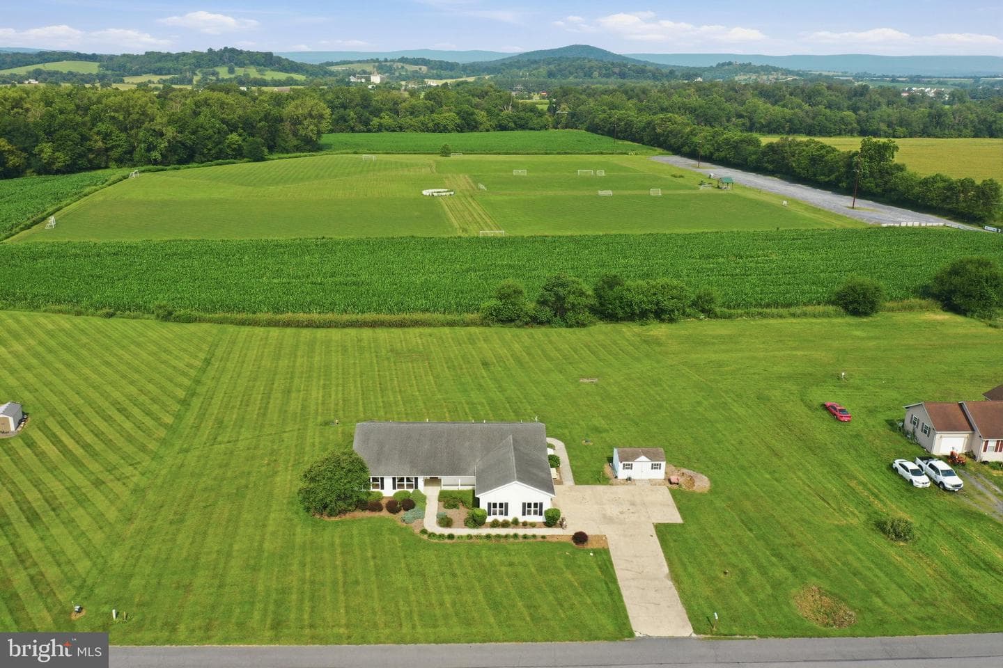 110 Summers Lane photo 45
