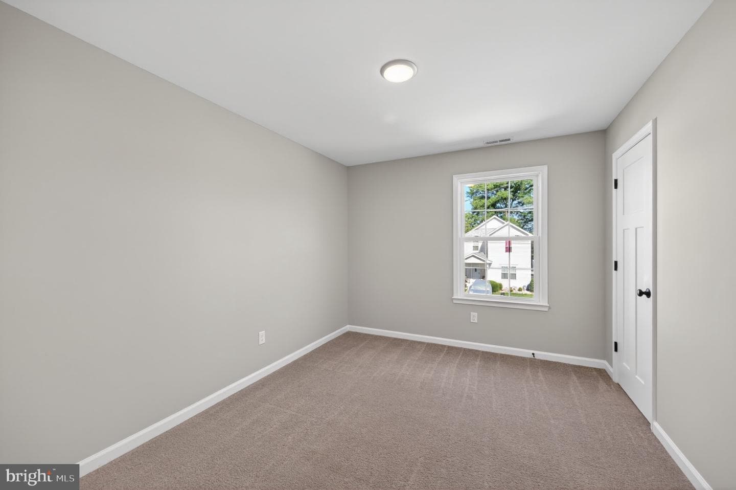 207 S Loudoun Street photo 29