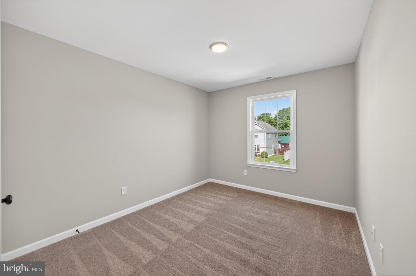 207 S Loudoun Street photo 33
