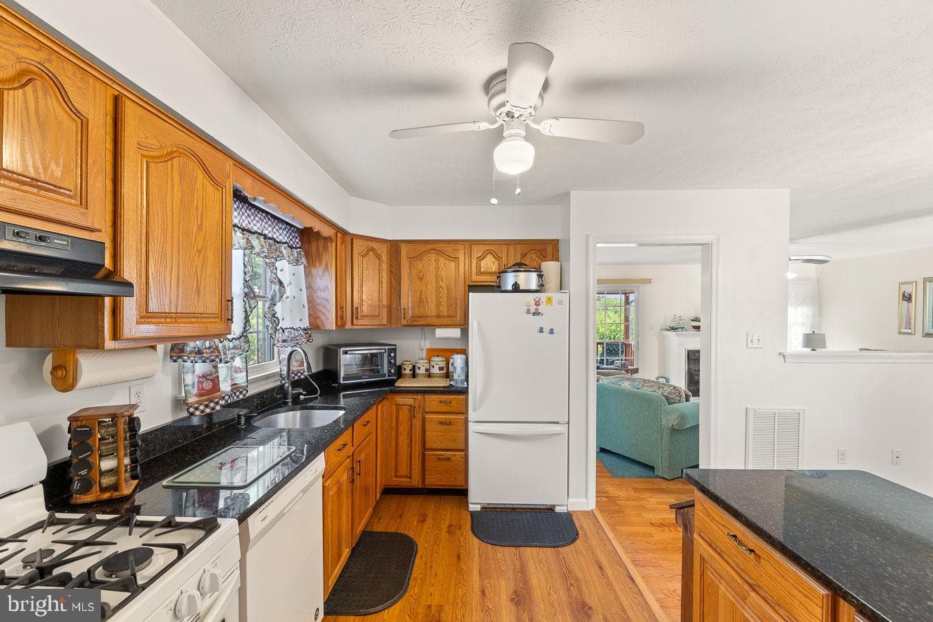 422 W Court Street photo 7