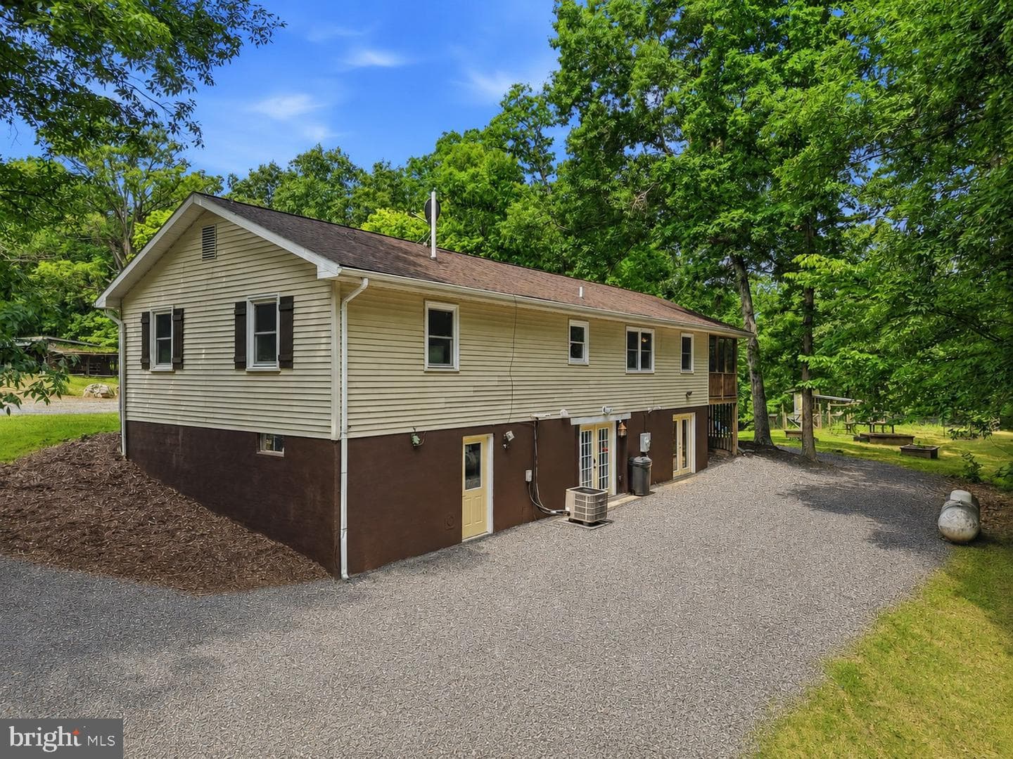 356 White Oak Ln photo 3