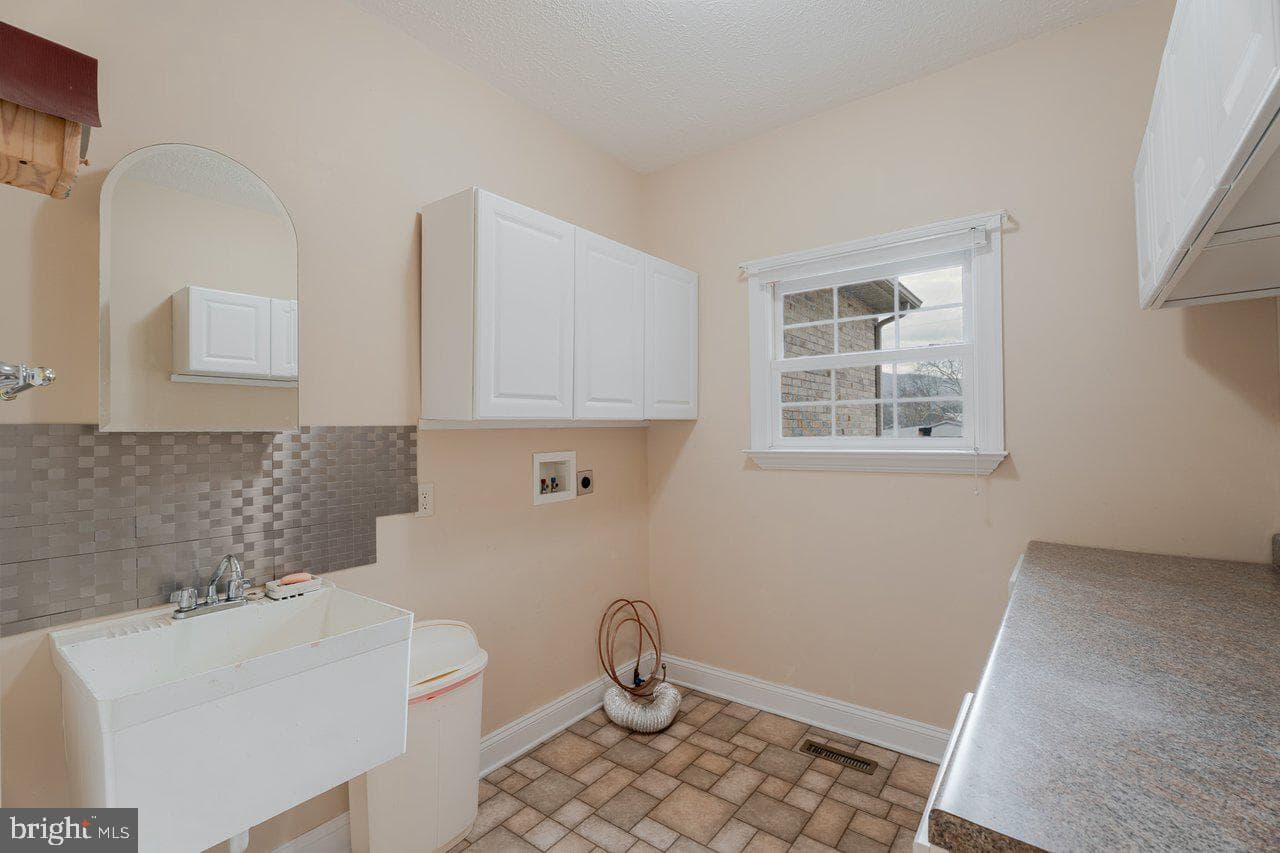 991 Clicks Lane photo 25