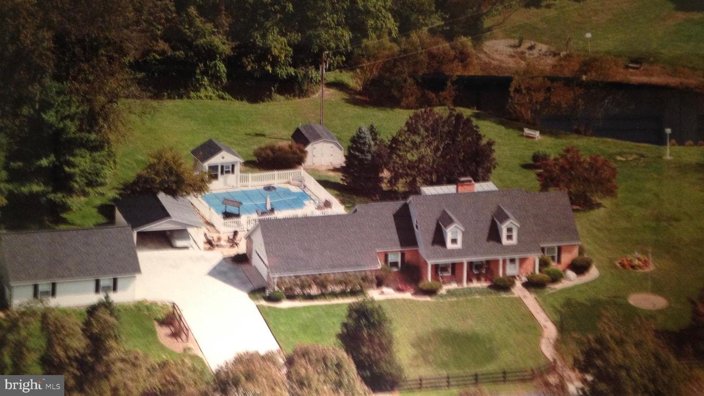 908 Jonathan Street photo 5