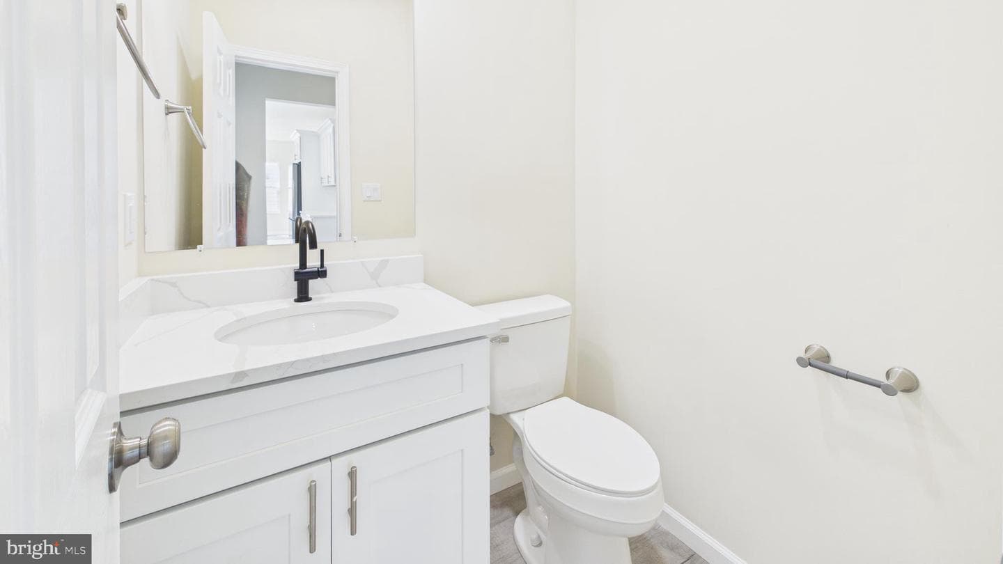211 211 Princess Caroline Court photo 21