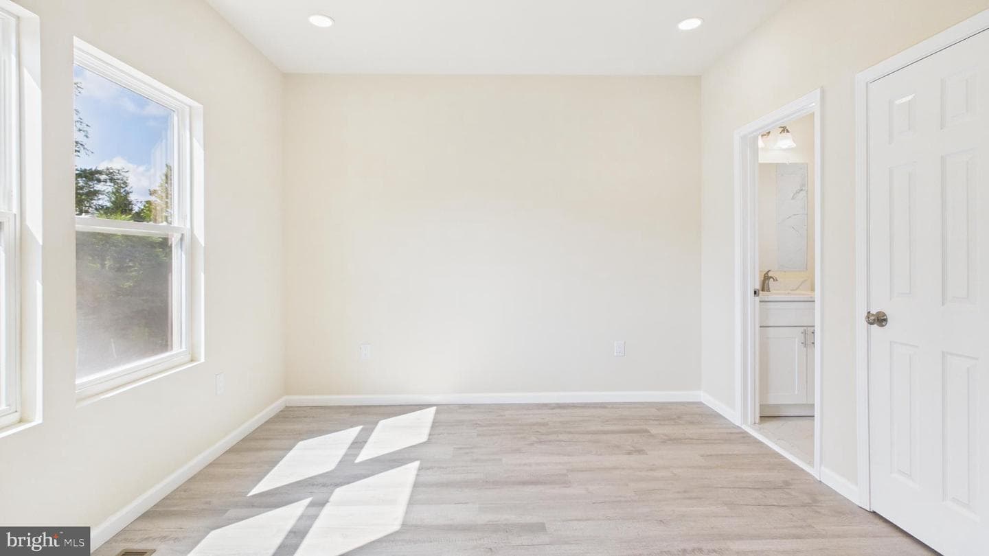211 211 Princess Caroline Court photo 23