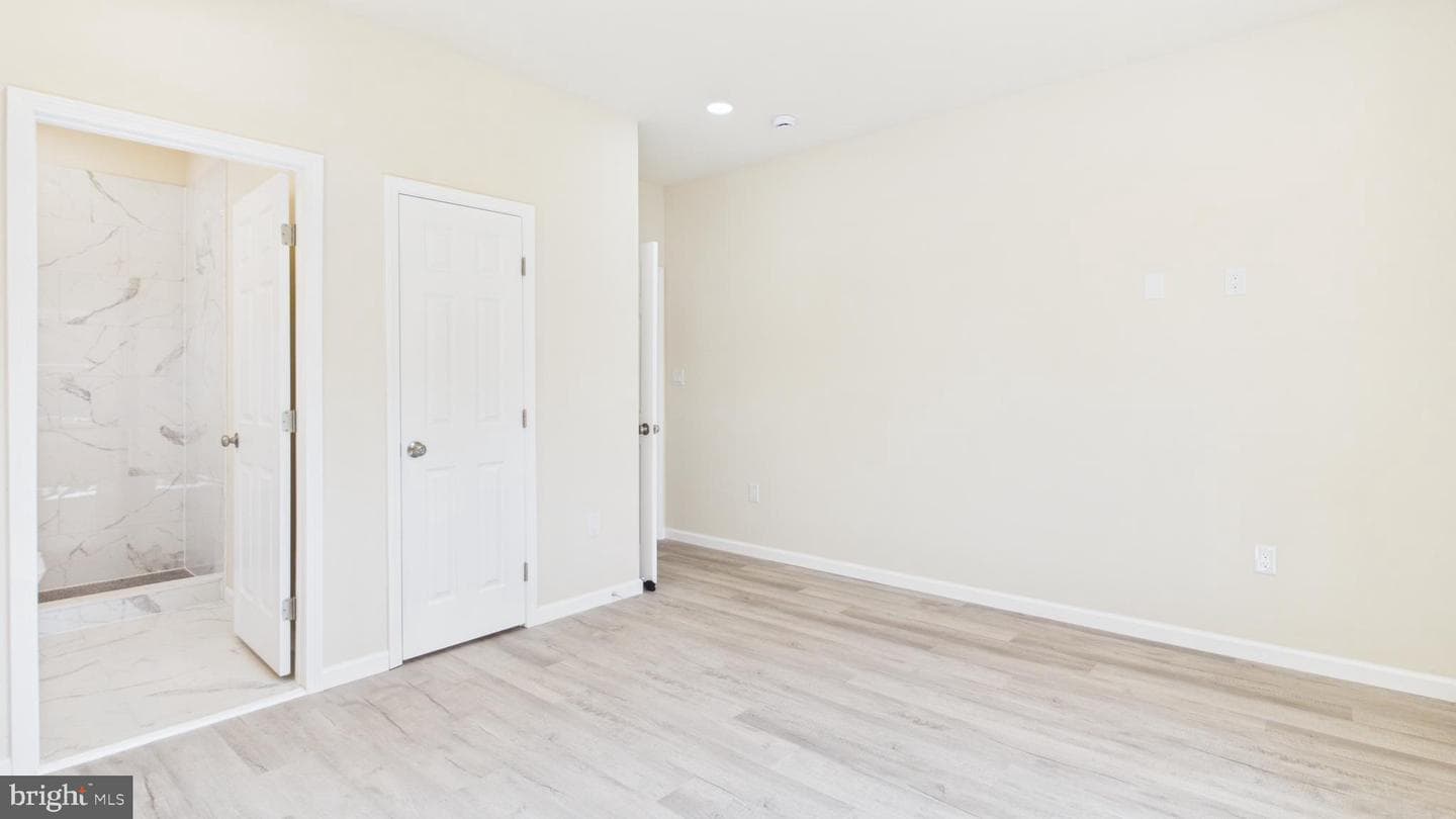 211 211 Princess Caroline Court photo 26