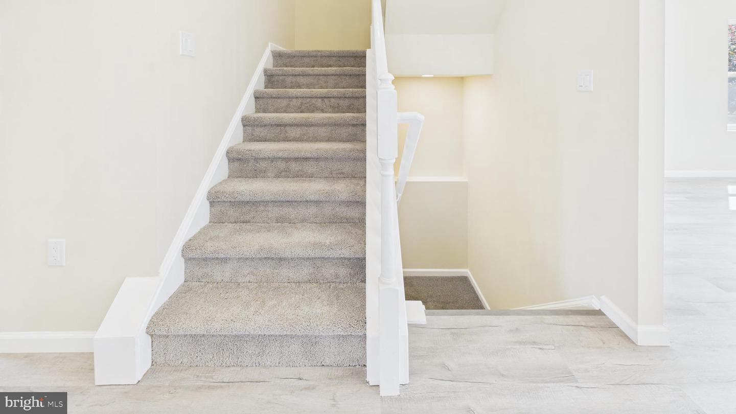 211 211 Princess Caroline Court photo 33