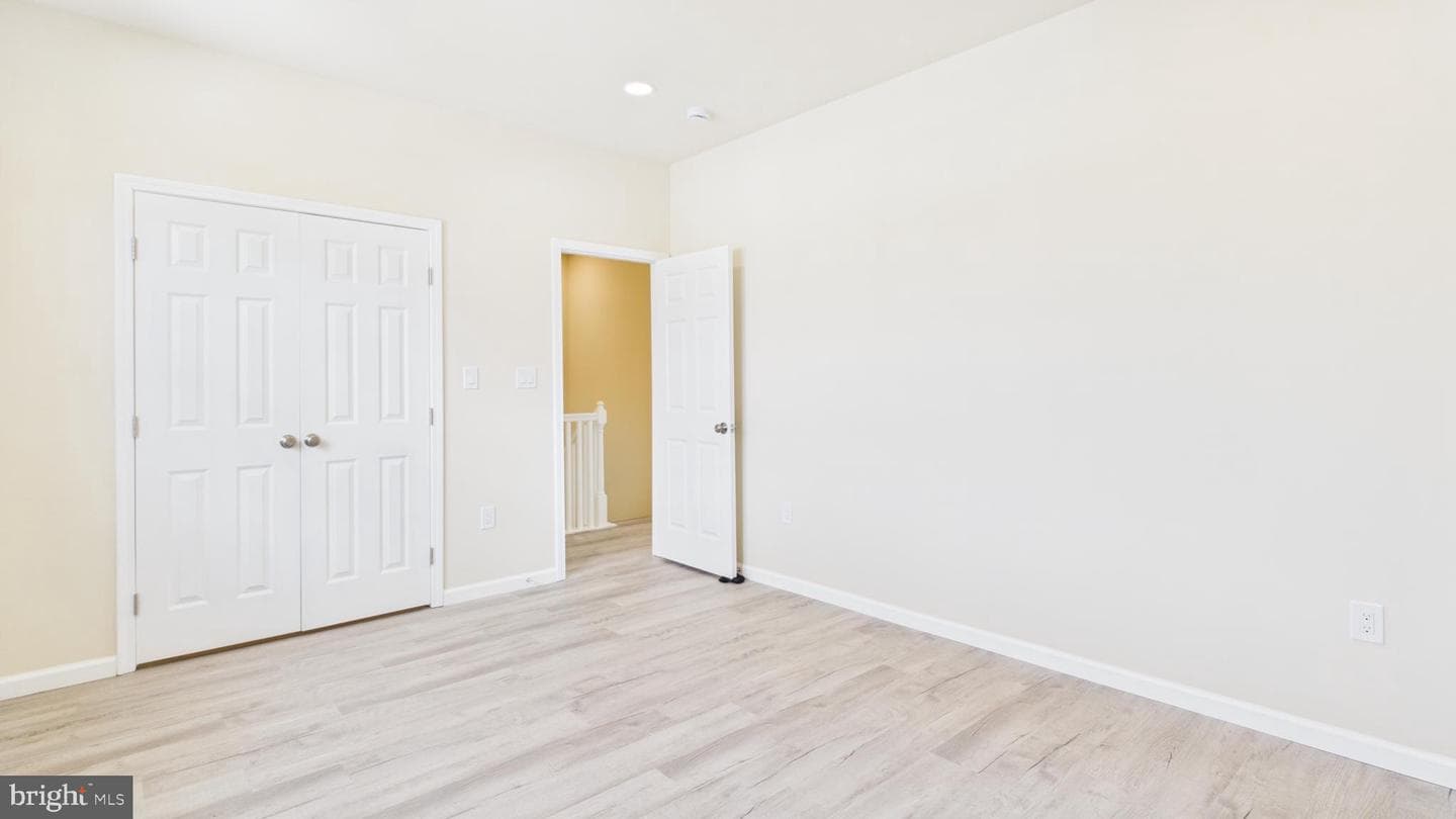 211 211 Princess Caroline Court photo 37