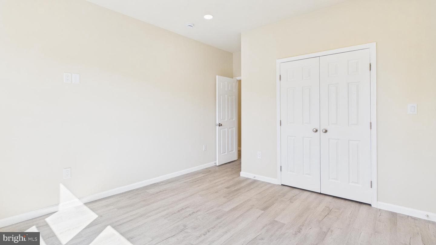 211 211 Princess Caroline Court photo 42