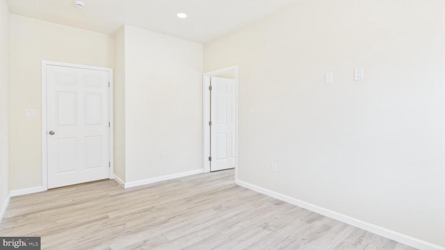 211 211 Princess Caroline Court photo 46
