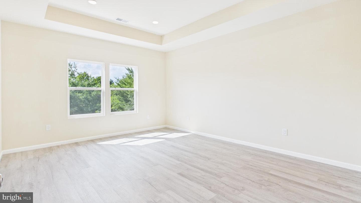 211 211 Princess Caroline Court photo 48