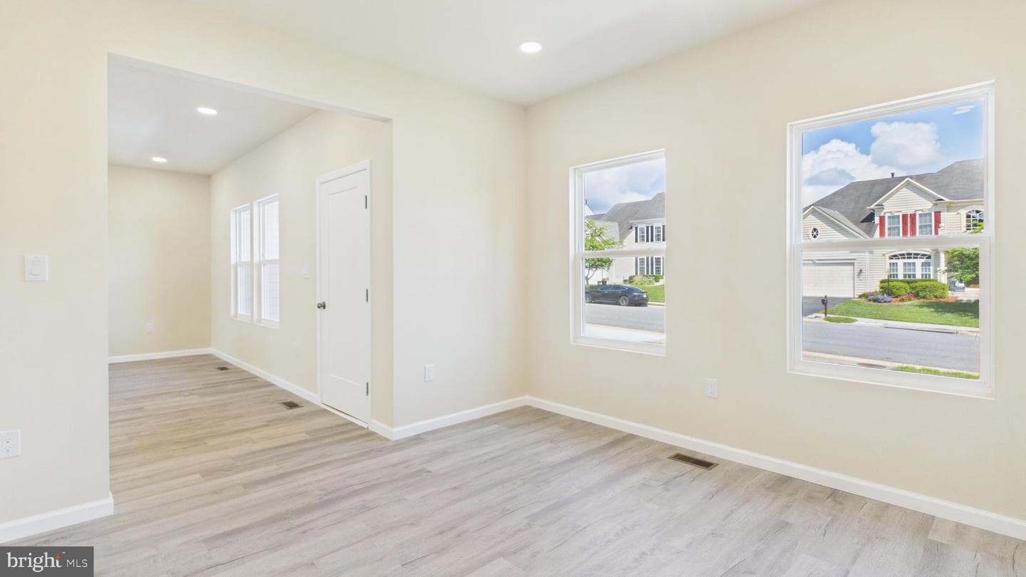 211 211 Princess Caroline Court photo 5