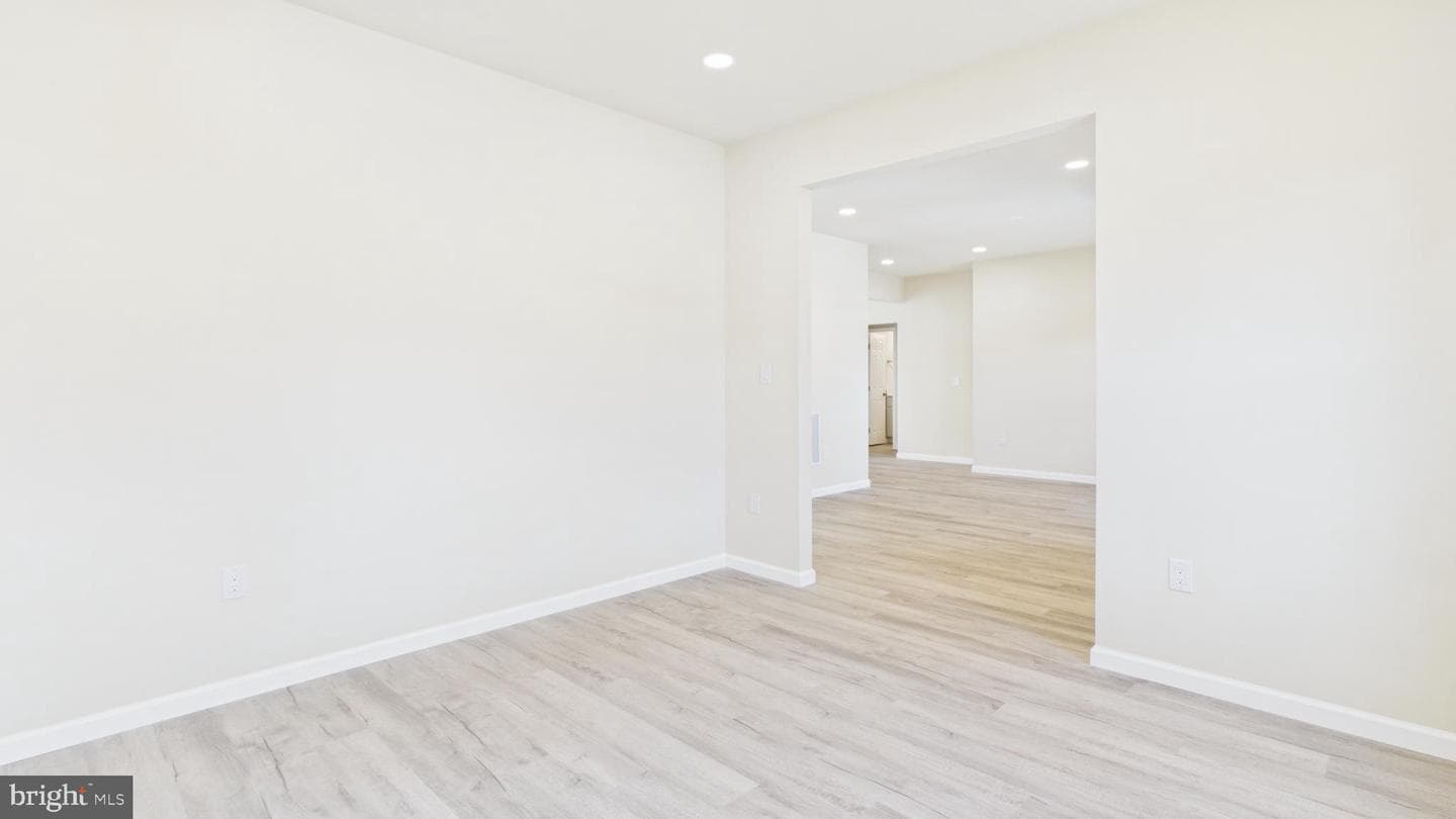 211 211 Princess Caroline Court photo 6