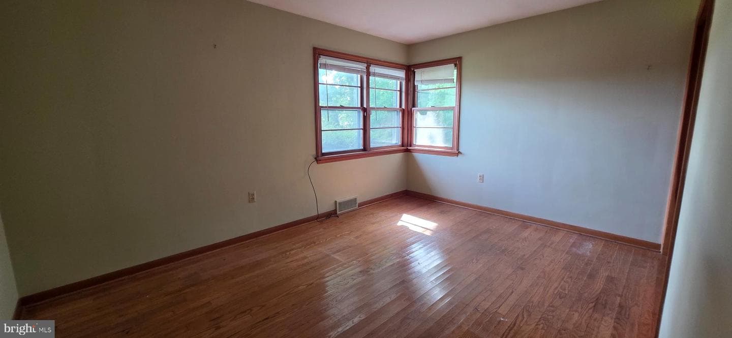 104 E South Street photo 15