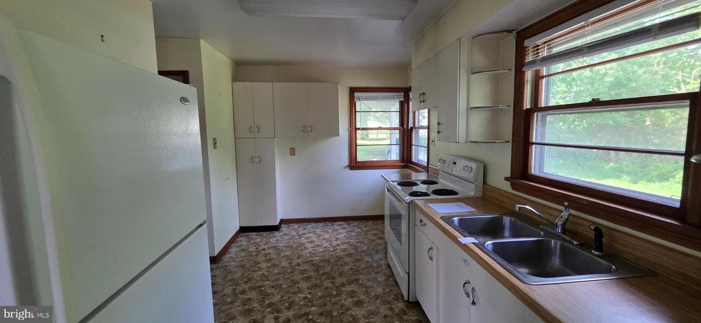 104 E South Street photo 6