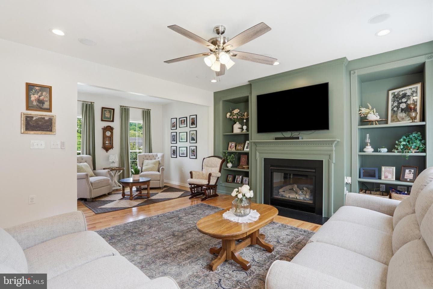 465 Meghann Dr photo 24