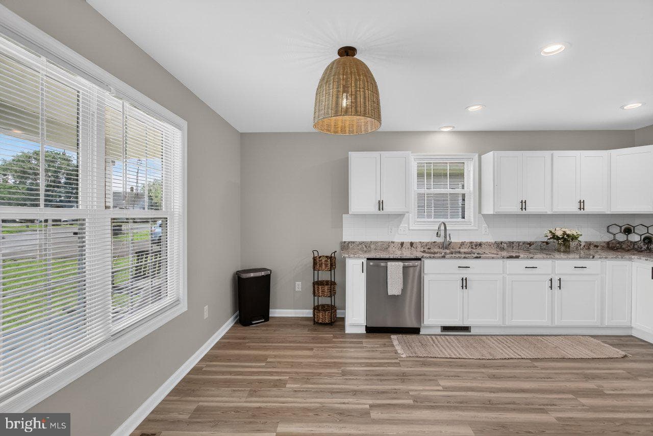 6127 Moore Avenue photo 8